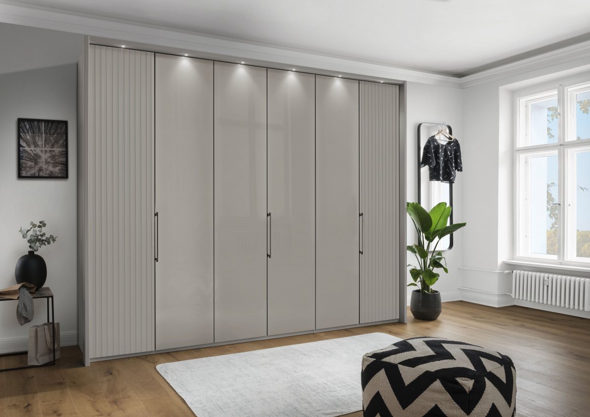 Linear Hinged Collection