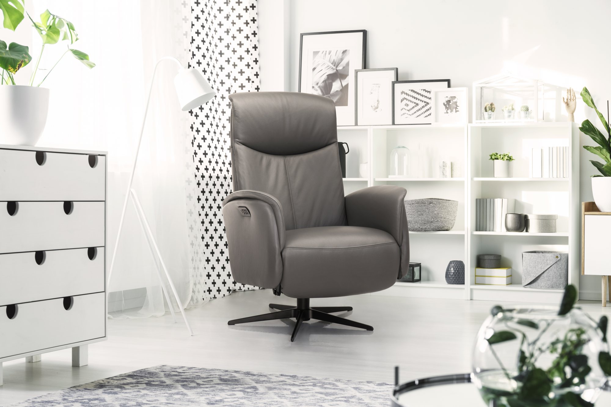 The Riddler Chair Ryder Swivel Chair Collection Large Manual Recliner - Base A Soleda ...