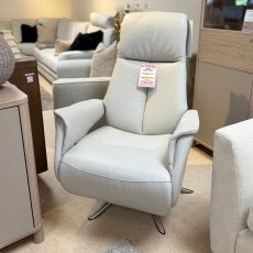 Narvick Medium Manual Recliner
