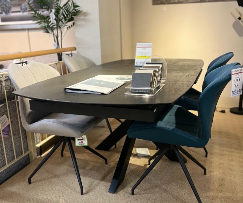 Phoenix 200-260 Extending Table 4 x New York Grey Chairs 2 New York Blue Chairs