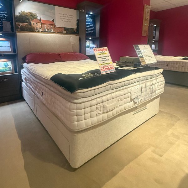 Harrison Beds Harrison Spinks Mardis Gras Kingsize 2 + 2 Drawer Set Including Headboard