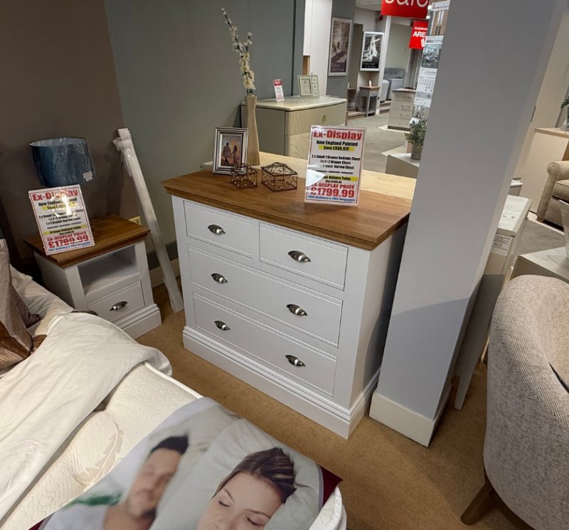 New England Painted 2 x Sml 1 Drawer Bedside 1 x 2+2 Drawer Chest 1 x 5 Drawer Narrow Chest