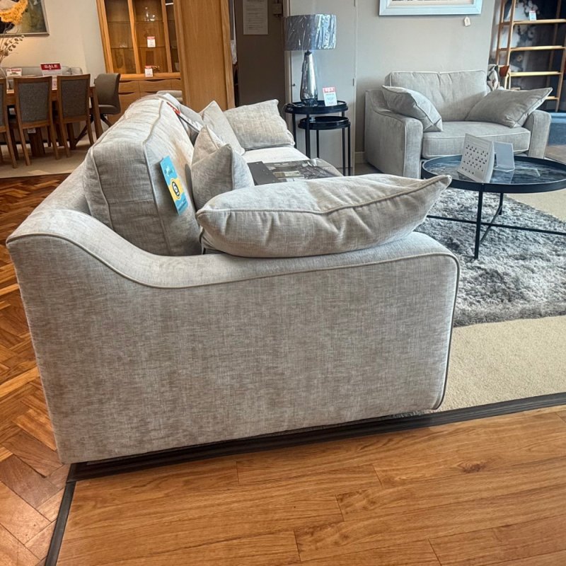 Avarda 1 x Large Sofa 1 x Standard Chair